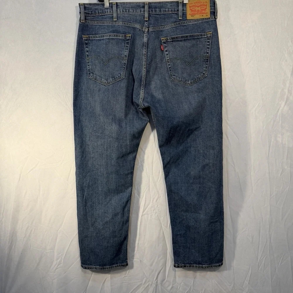 Levi's 505 Men's Medium Wash Blue Jeans‎ Size 38x30  Pants
